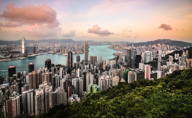 Tale of Two Worlds: Exploring the Contrasting Beauty of Hong Kong and Macau